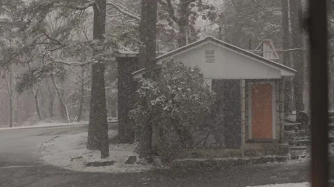 Snowstormhouse120 스톡 동영상 169028621