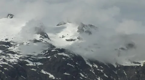 Snowy Alaskan Mountains with clouds 스톡 동영상 51347824