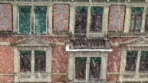 Snowy Building Stockbeeldmateriaal 111574134