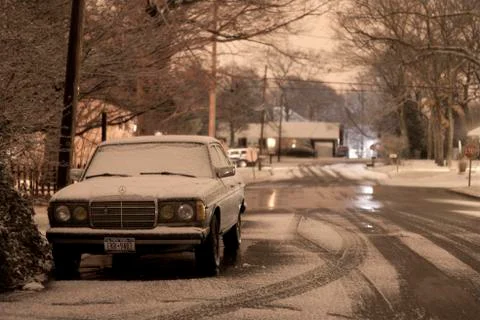 Snowy Car 스톡 사진