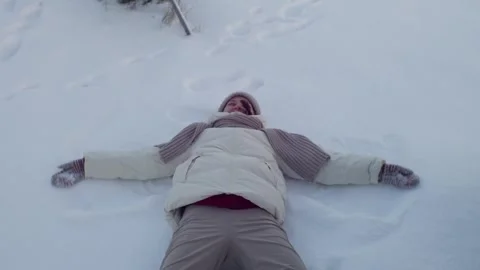 Snowy day Video stock 242922501