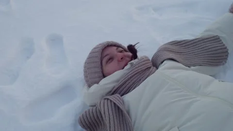 Snowy day Video stock 242922502