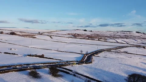 Snowy fields altitude drop 4K RAW Vidéo 146186717