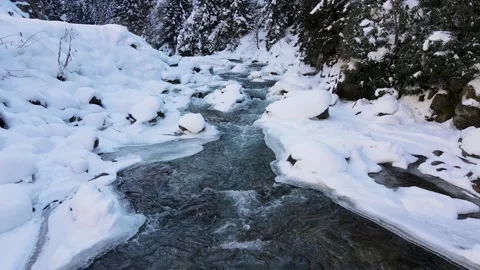 Snowy Icy River Vídeo Stock 334742828