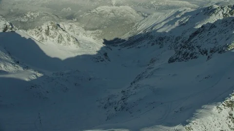 Snowy Mountain Range Pan Over Ridge 動画素材 81567476