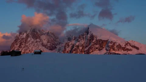 Snowy Mountain Range Sunset Timelapse Video stock 231615060