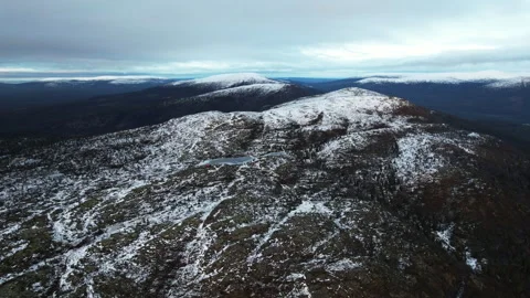 A snowy mountain seen from the sky with clouds in the atmosphere 库存影片 264866858