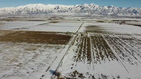Snowy Mountains and Farm Fields 库存影片 282304652