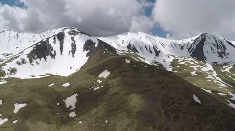 Snowy mountains from helicopter view 動画素材 54590251