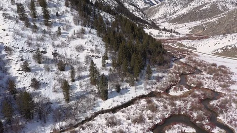 Snowy river drone fly over 库存影片 125182643