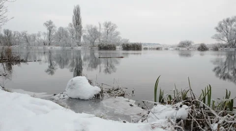 Snowy River landscape at winter Stockbeeldmateriaal 40903817