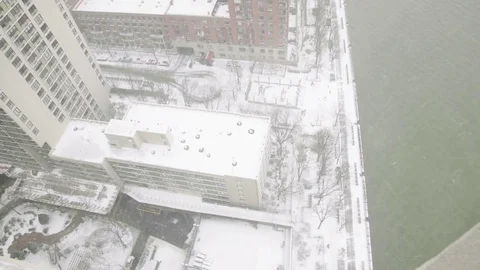 Snowy Rooftop View of Hudson River Boardwalk 스톡 동영상 71256382