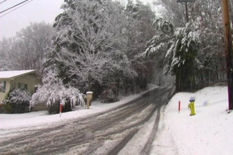 Snowy street Stockbeeldmateriaal 335090