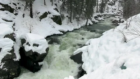 Snowy wenatchee river in winter Stock Footage 169536941
