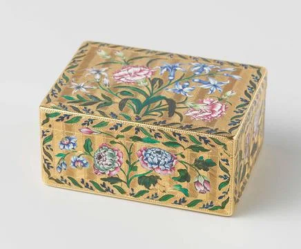 Snuff box of gold, rectangular, decorated with flower bouquets in Email. R... Stock Photos