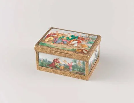 . Snuff box of gold, rectangular, with vaulted lid. Completely enamelled a... Stock Photos