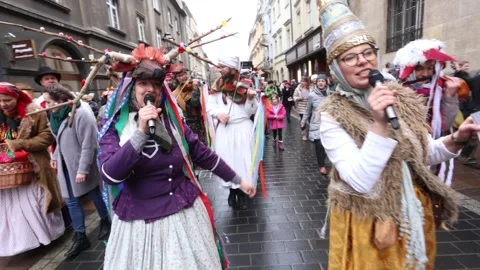 So called babski comber, a medieval Shrovetide folk celebration 库存影片 279383612