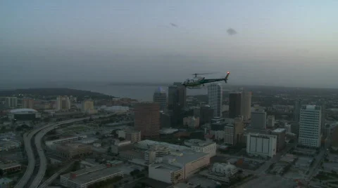 SO On Guard Downtown 動画素材 784898