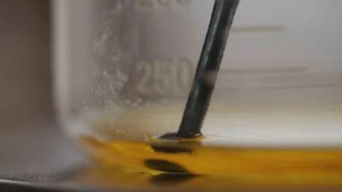 Soaking Up Yellow Liquid with a Pipette Видео 111757287