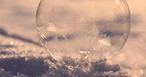 Soap bubble in the snow in winter. Ice patterns on the surface Stock-Footage 146902374