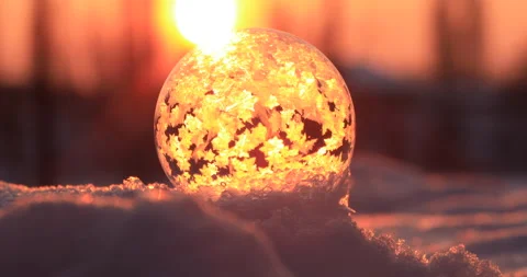Soap bubble in the snow in winter. Ice patterns on the surface Video stock 146902568