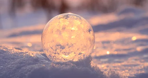 Soap bubble in the snow in winter. Ice patterns on the surface Video stock 163514425