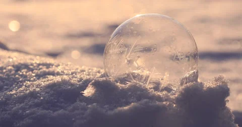 Soap bubble in the snow in winter. Ice patterns on the surface Video stock 163520613