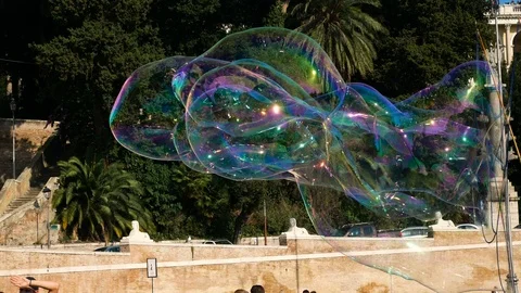 Soap bubbles in Piazza del Popolo, Rome Vídeo Stock 97053941