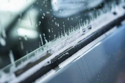 Soap Foam Texture on Car Window During Vehicle Wash Foto stock