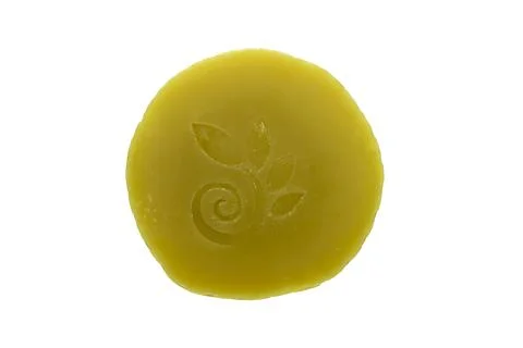 Soap shampoo handmade with natural ingredients on a white background close-up Foto stock