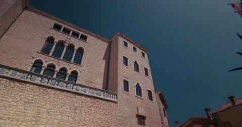Soardo-Bembo Castle facade at Square Tomaso Bembo Vídeo Stock 333991482