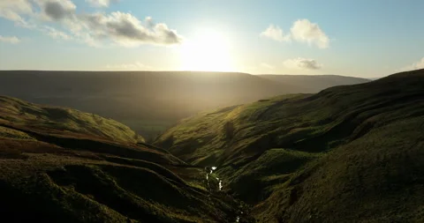 Soaring above a deep valley in Yorkshire Dales Video stock 330173933
