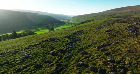 Soaring above Littondale 库存影片 335301889