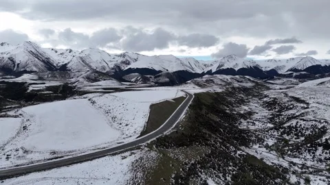 Soaring Drone Footage of Pristine Snowy Ridges at Arthur's Pass Vídeo Stock 314233246