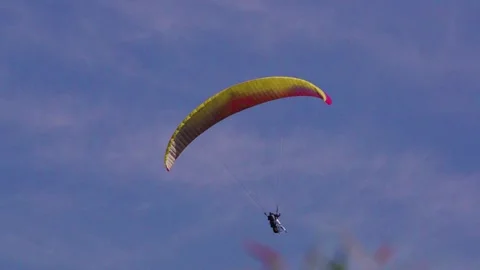 Soaring High in the Blissful Altitudes through Paragliding Adventures Bir Video stock 256138893