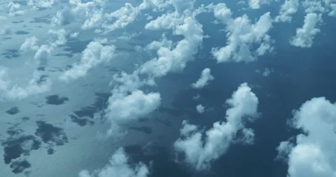 Soaring Over Pretty Clouds Video stock 262122313