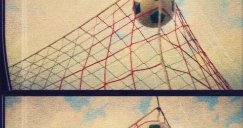 Soccer ball hitting the net - retro style. Damaged VHS tape or faulty TV set Vidéo 276903344