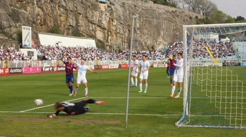 Soccer defensive reaction Stock Footage 37011163