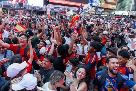 Soccer fans react to World Cup final game between Argentina and Spain, New York, Stock Photos