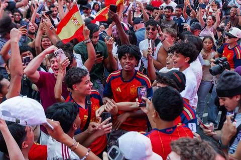 Soccer fans react to World Cup final game between Argentina and Spain, New York, Stock Photos