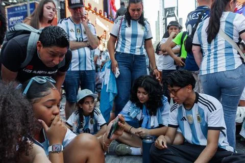 Soccer fans react to World Cup final game between Argentina and Spain, New York, Stock Photos