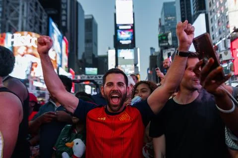Soccer fans react to World Cup final game - Argentina vs Spain, New York, USA -  Stock Photos