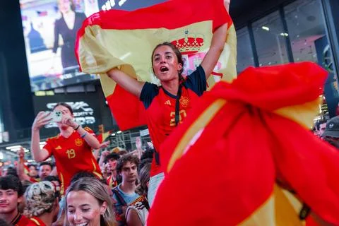 Soccer fans react to World Cup final game - Argentina vs Spain, New York, USA -  Stock Photos