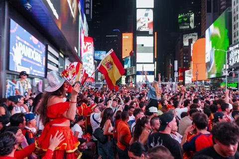 Soccer fans react to World Cup final game - Argentina vs Spain, New York, USA -  Stock Photos