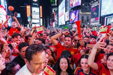 Soccer fans react to World Cup final game - Argentina vs Spain, New York, USA -  Stock Photos