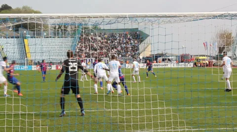 Soccer free kick Stock Footage 37017676