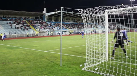 Soccer player miss empty net 動画素材 41112487