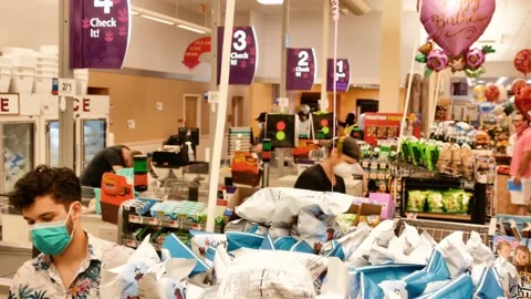 Social Distancing in the Age of Coronavirus: Self Checkout Lane with Masks Vidéo 133199448