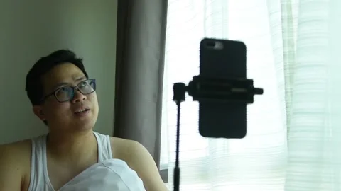 Social distancing concept by man use vdo call happy talking with girlfriend Vídeo Stock 132052033