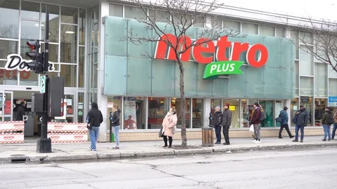 Social distancing in front of the store Metro Plus 스톡 동영상 129181237